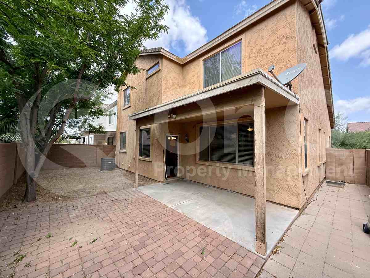 17395 W Langer Ln - Photo 4 of 31