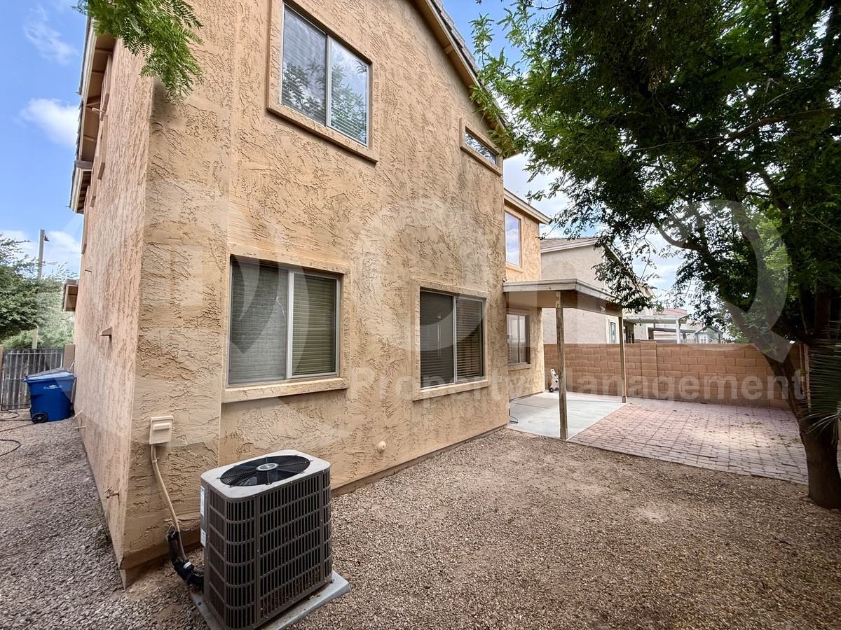 17395 W Langer Ln - Photo 5 of 31
