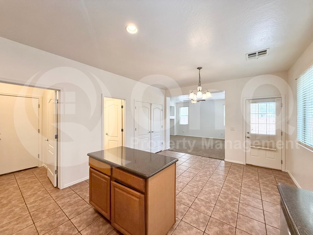 17395 W Langer Ln - Photo 6 of 31