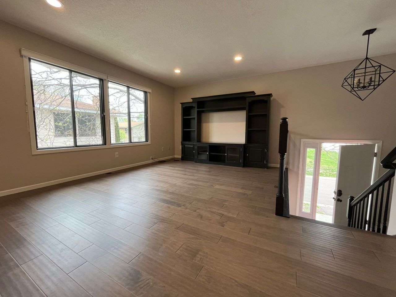 2257 Oregon Ct - Photo 4 of 15