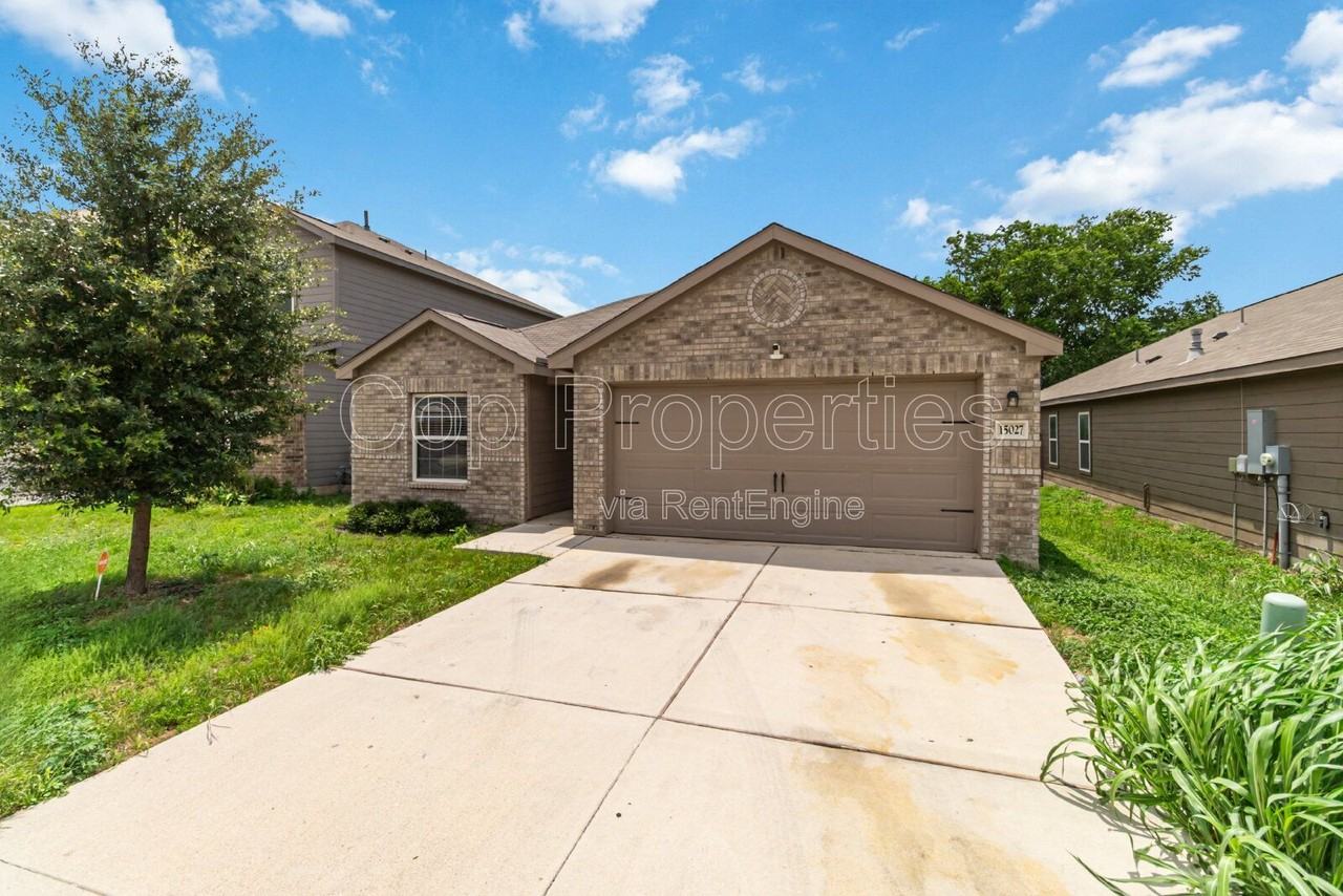 15027 Harbor Lndg - Photo 3 of 34