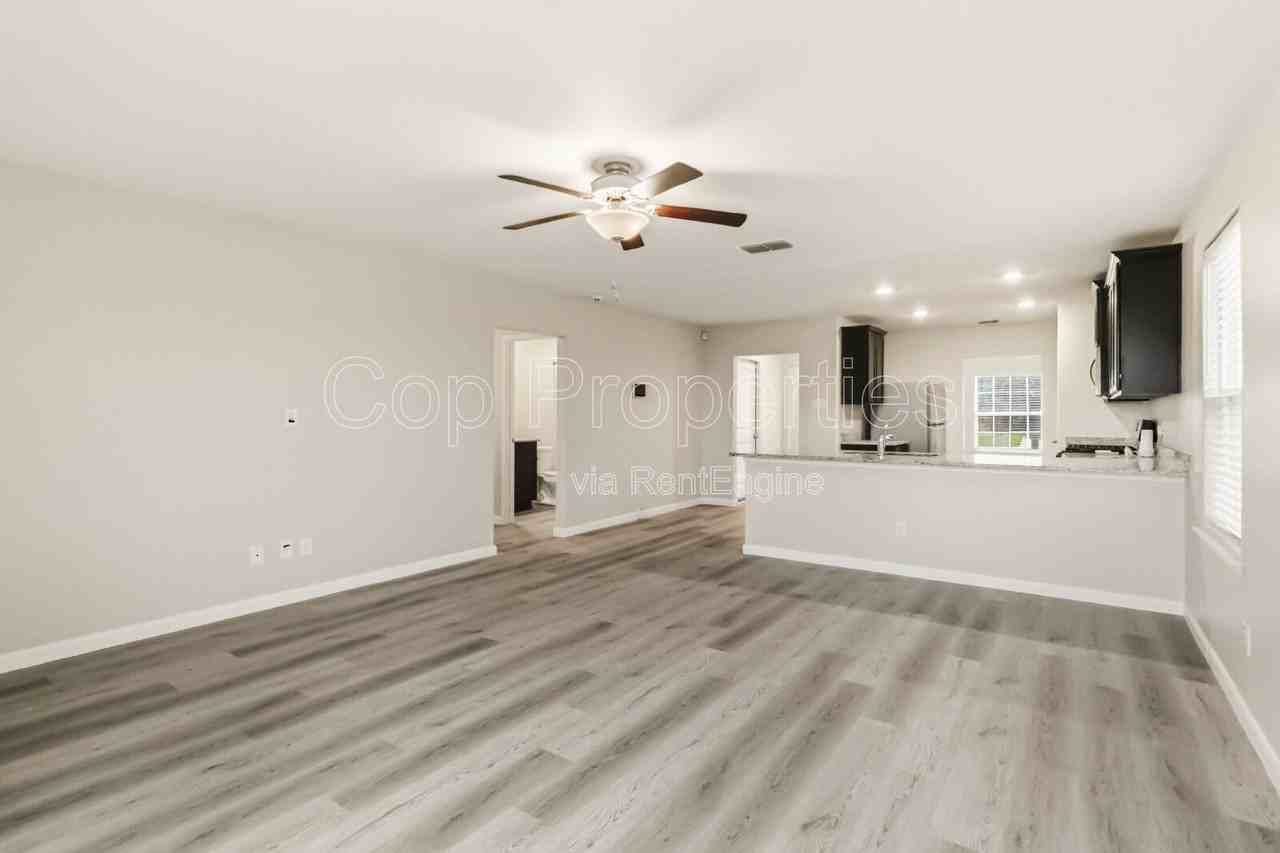15027 Harbor Lndg - Photo 5 of 34
