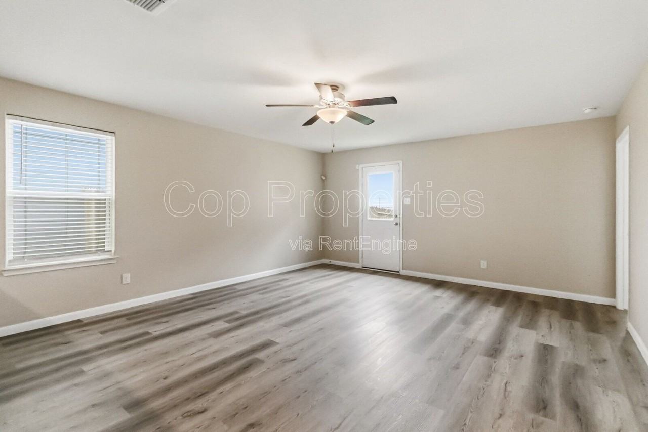 15027 Harbor Lndg - Photo 7 of 34