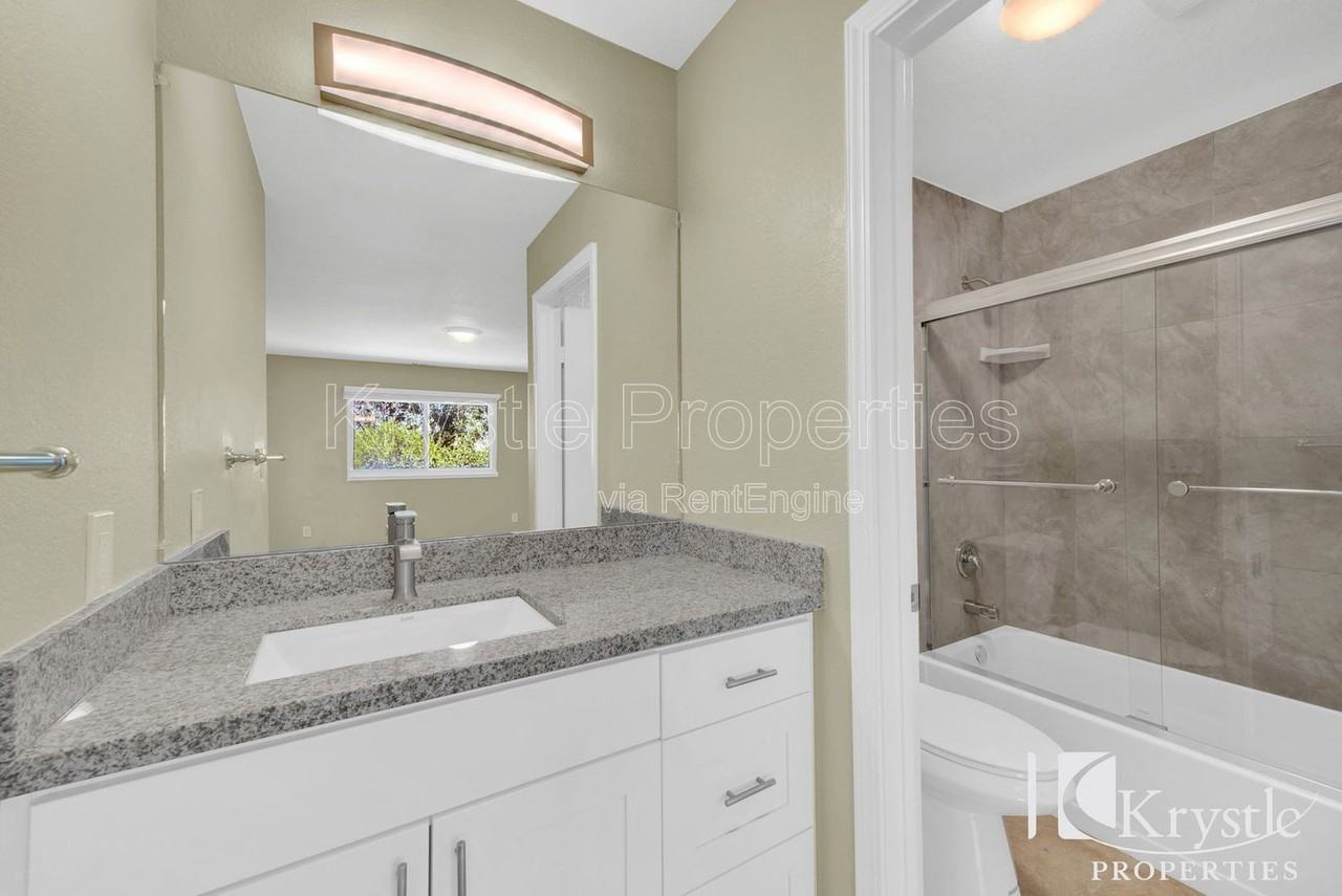 201 Nautical Ct - Photo 7 of 15