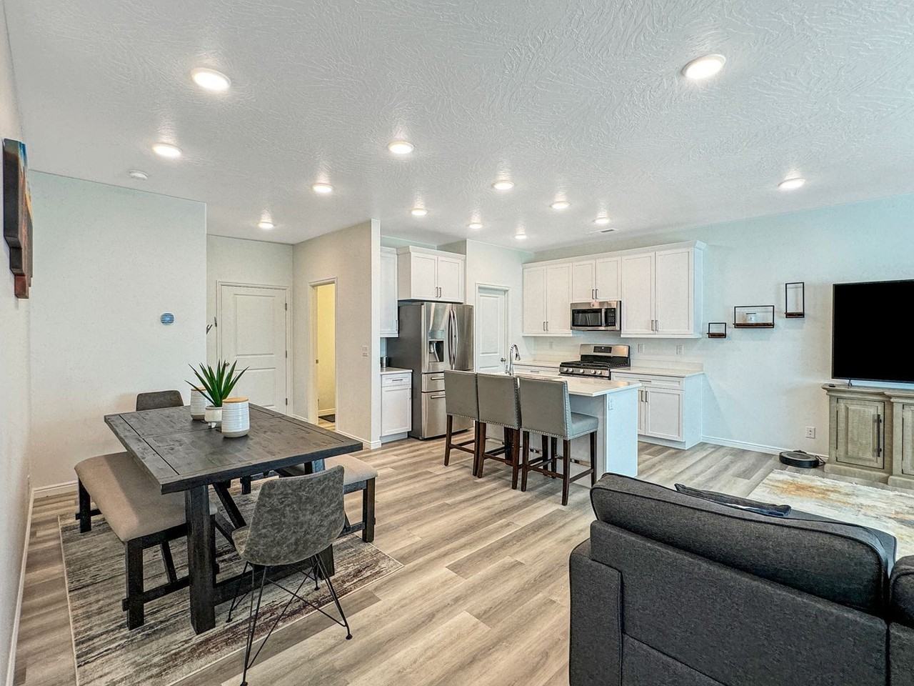 5815 S Carnelian Pkwy - Photo 3 of 28