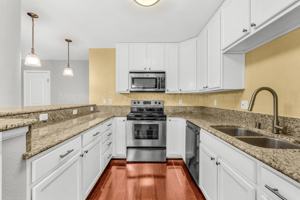featured image of 300 Glenwood Cir #294