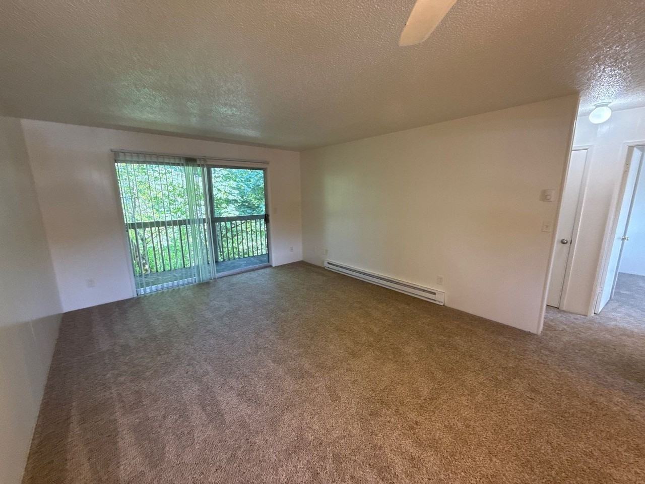 528 Sw Levens St #11 - Photo 3 of 24