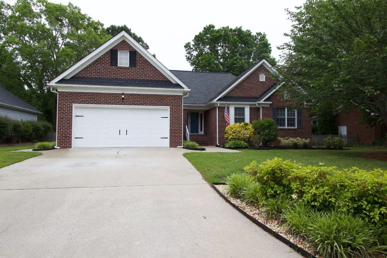 4407 Treetops Cir - Photo 2 of 35