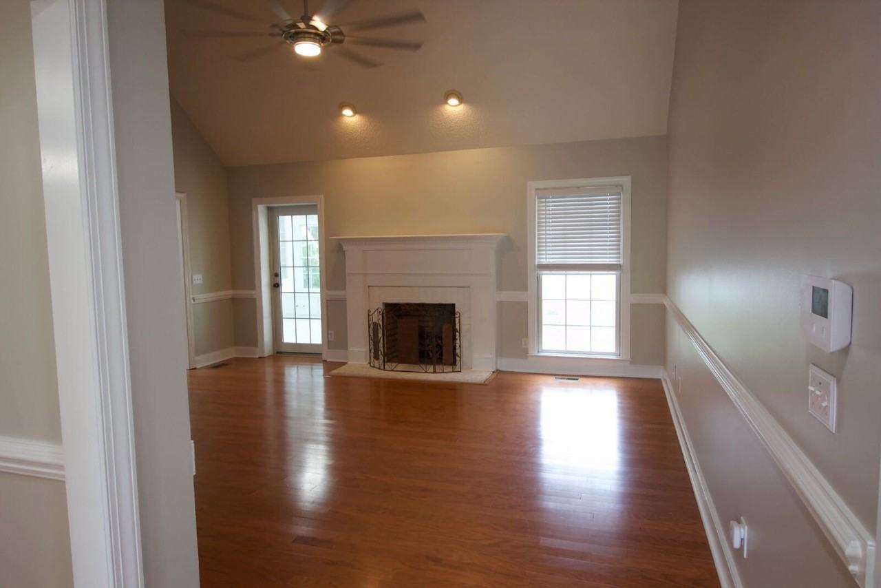 4407 Treetops Cir - Photo 4 of 35
