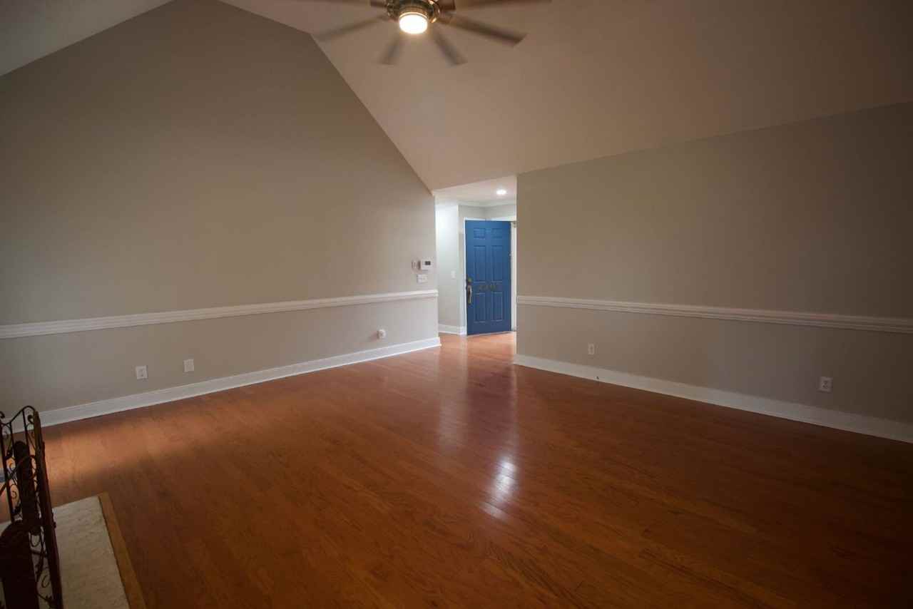4407 Treetops Cir - Photo 5 of 35