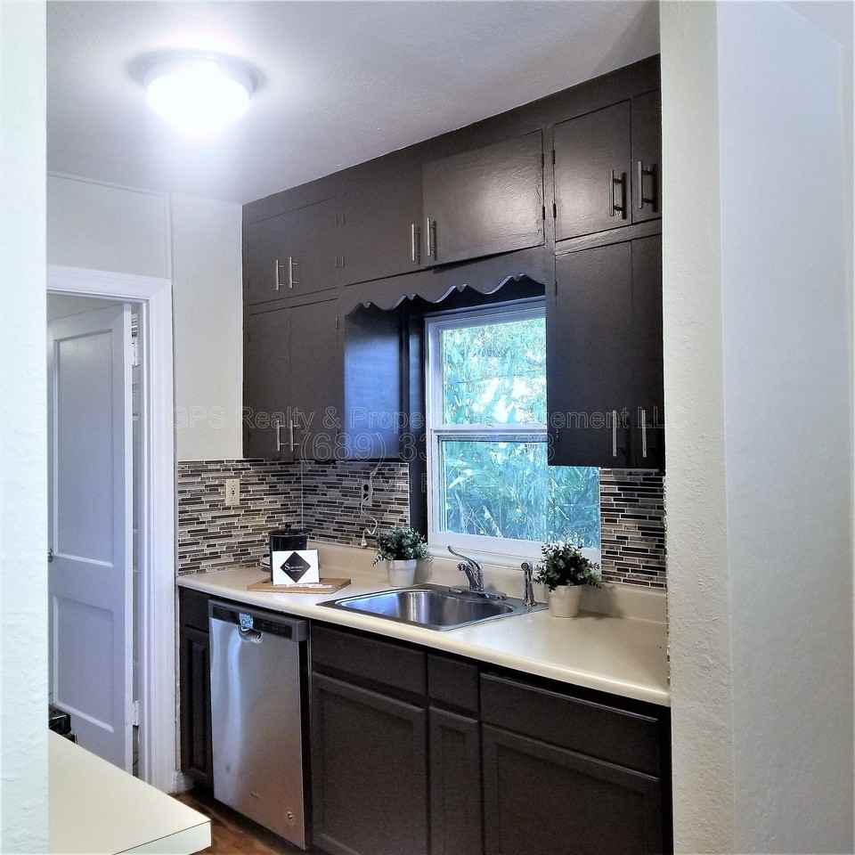 555 W Winter Park St - Photo 3 of 21