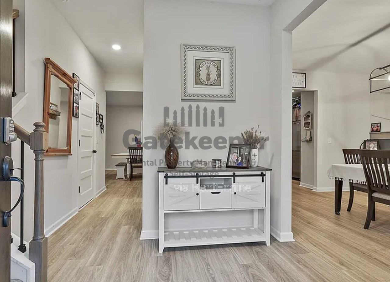 205 Valley View Dr - Photo 4 of 23