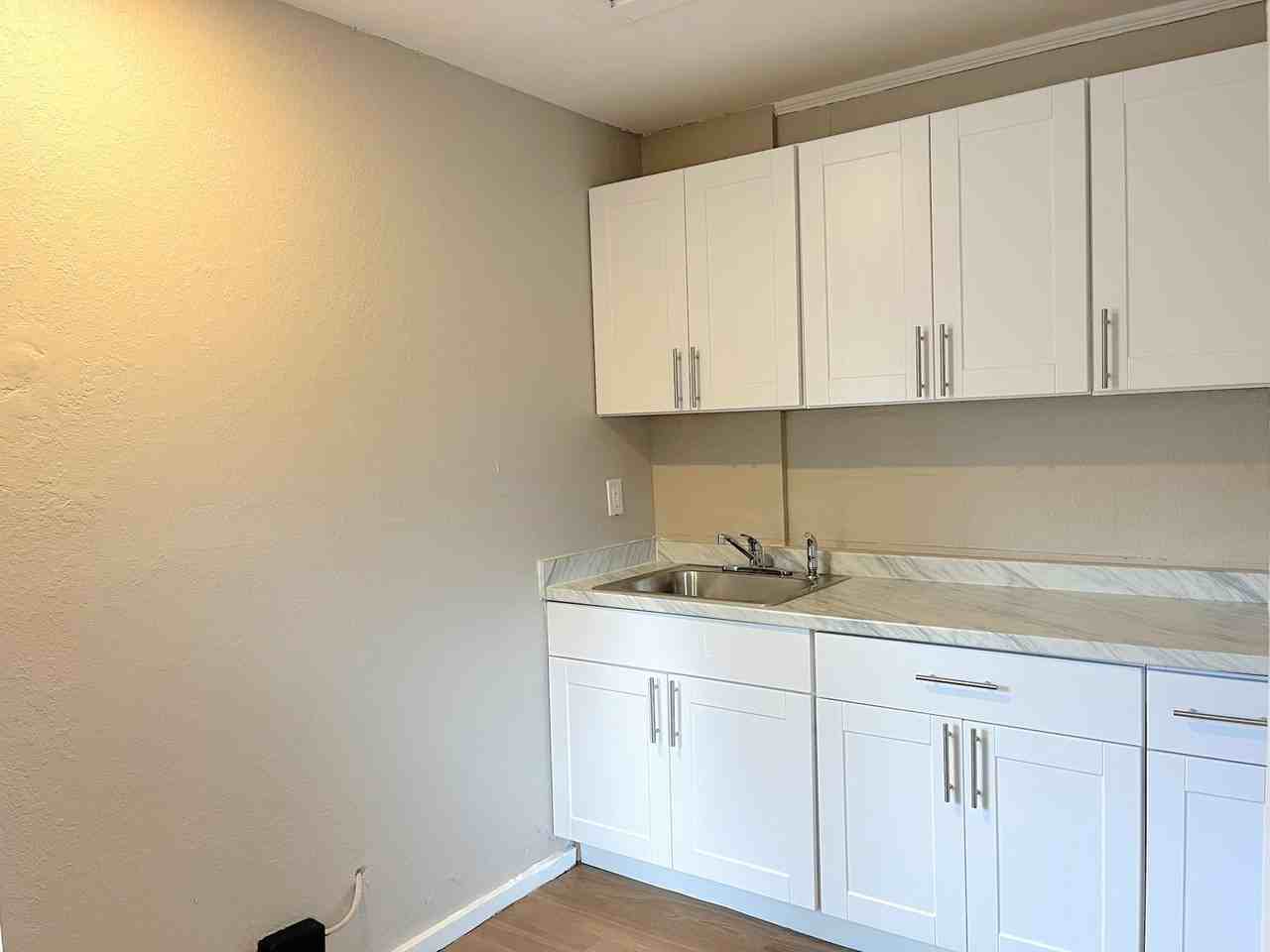 904 Randall St - Photo 6 of 16