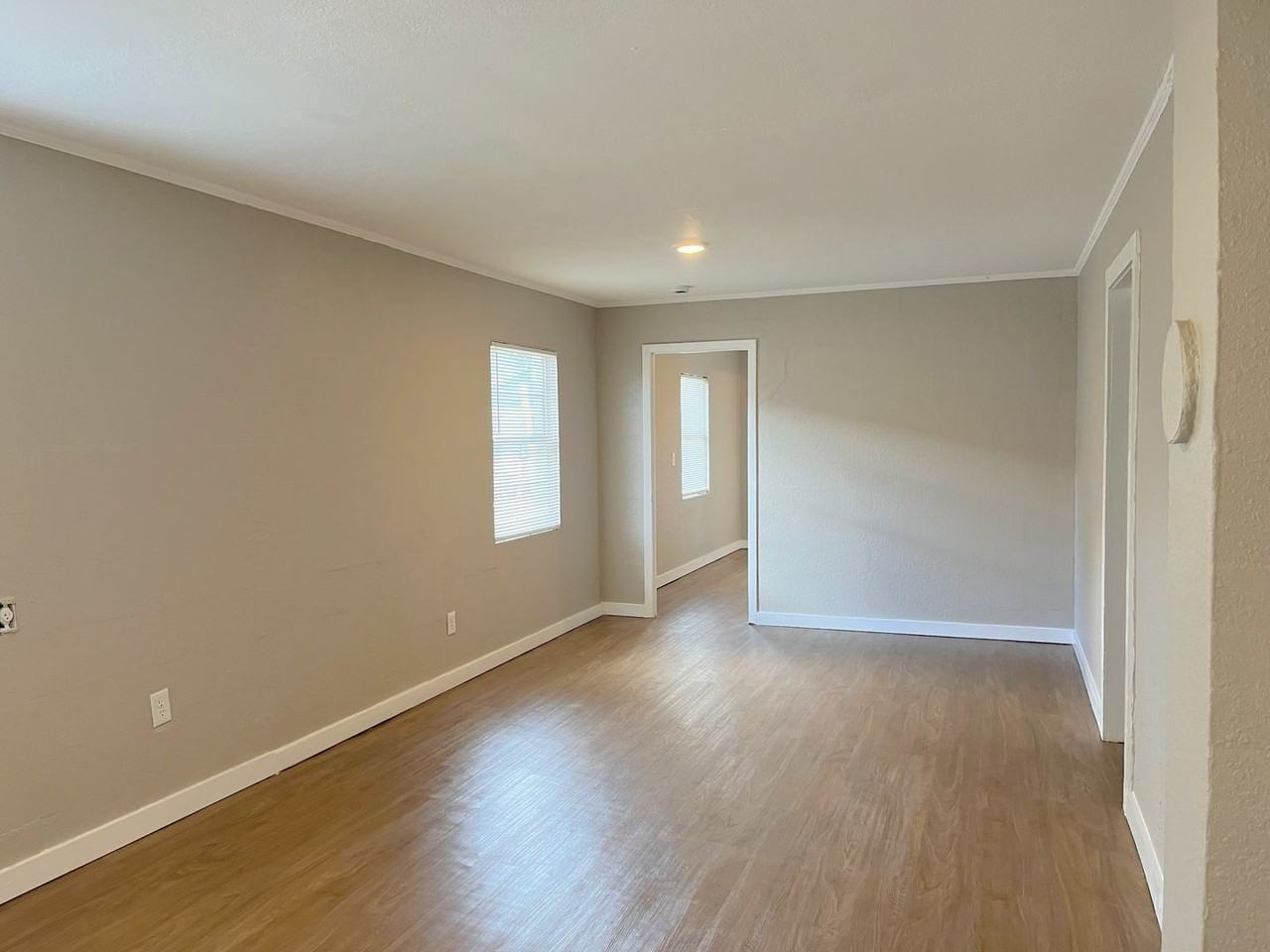 904 Randall St - Photo 4 of 16