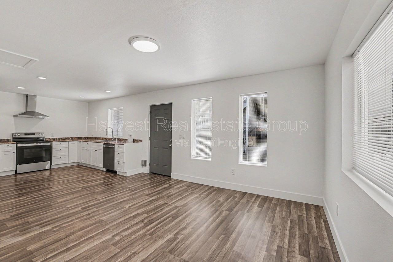 1060 37th St #1064 - Photo 4 of 15