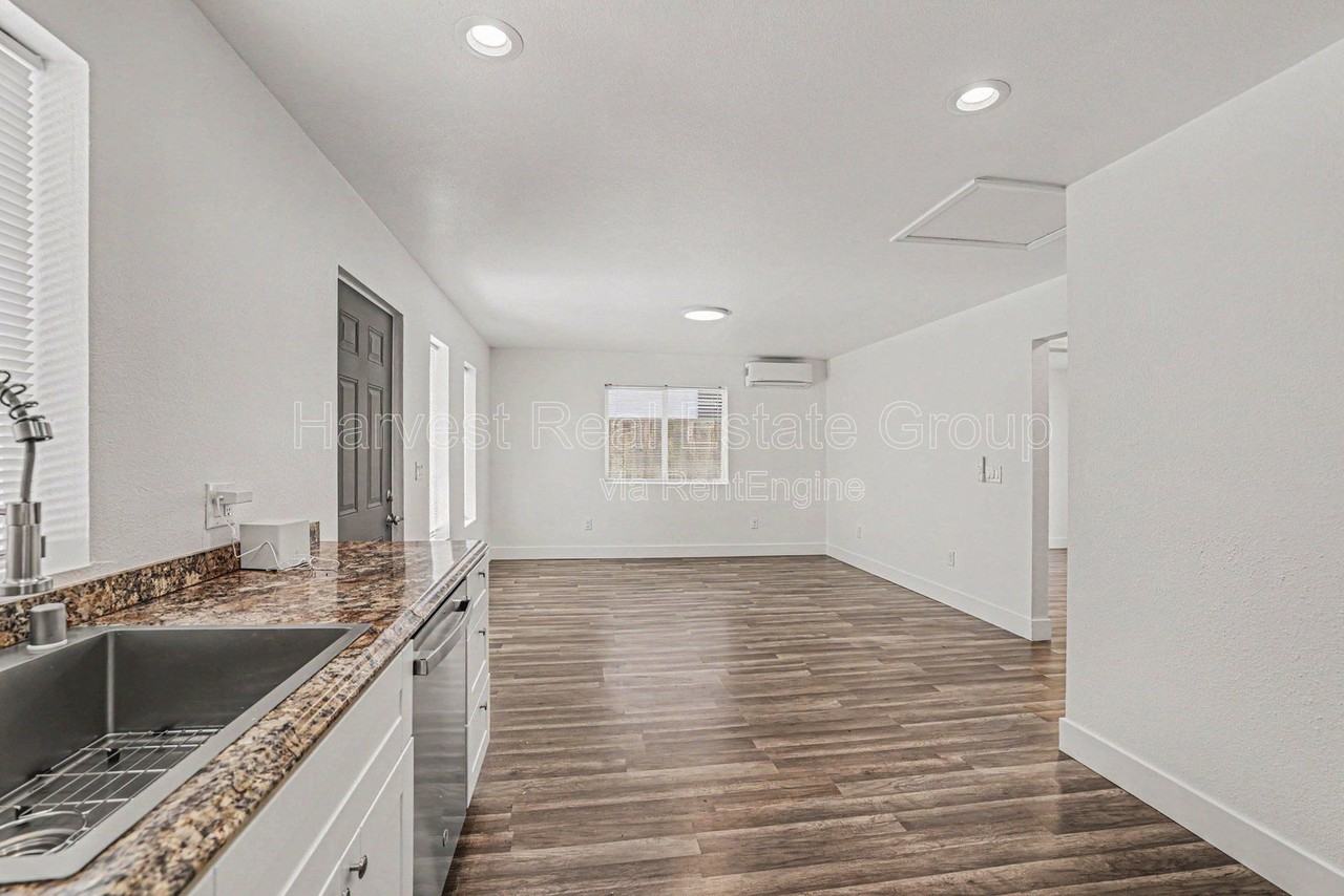 1060 37th St #1064 - Photo 5 of 15