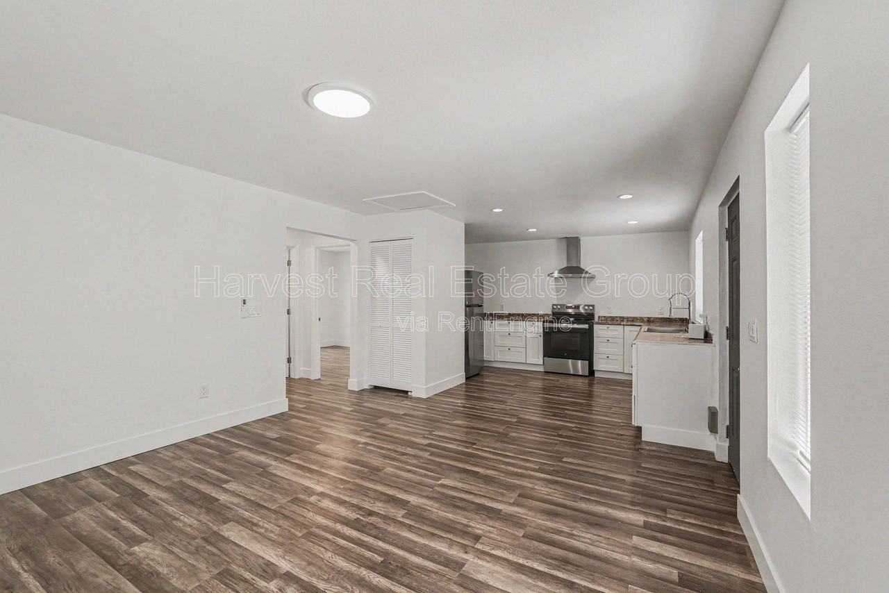 1060 37th St #1064 - Photo 6 of 15