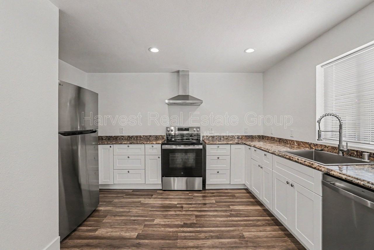 1060 37th St #1064 - Photo 7 of 15