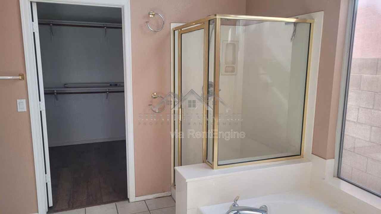 6714 W Wahalla Ln - Photo 4 of 29