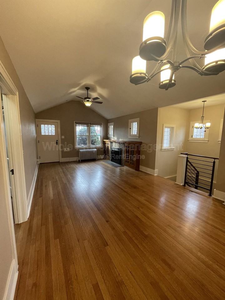 4290 King St - Photo 5 of 49