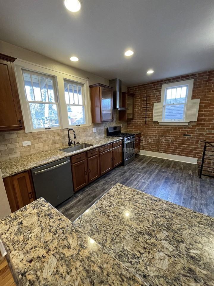 4290 King St - Photo 6 of 49