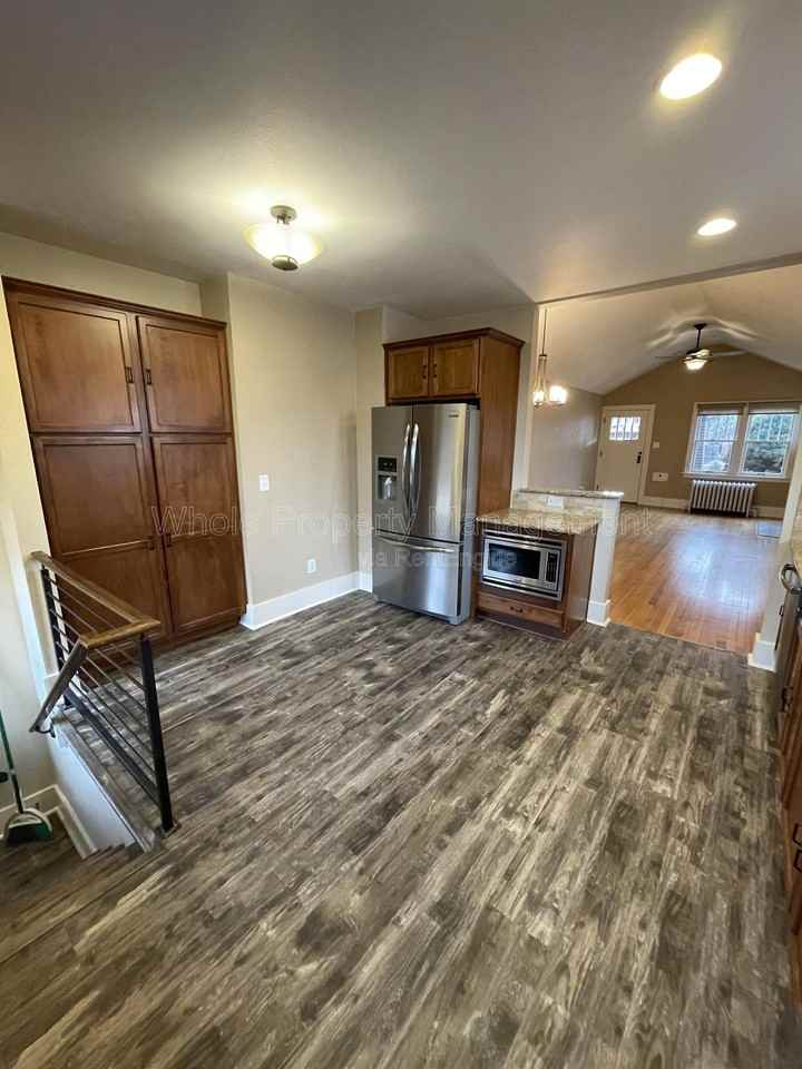4290 King St - Photo 7 of 49