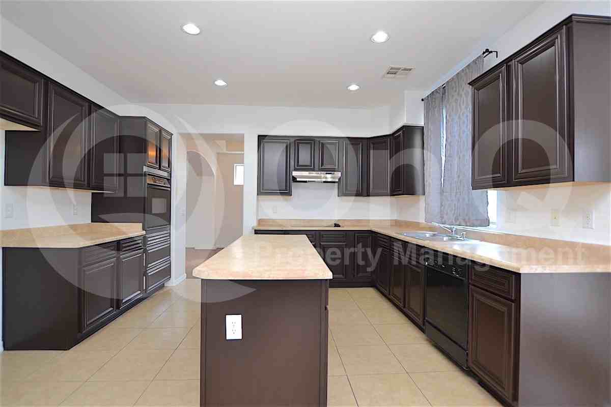 2560 S Dragoon Dr - Photo 4 of 29