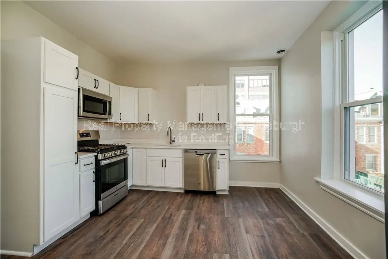 2123 Sidney St Uppr Unit #Unit - Photo 3 of 15