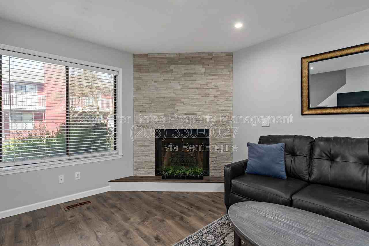 3039 S Cantrell Ln - Photo 5 of 18