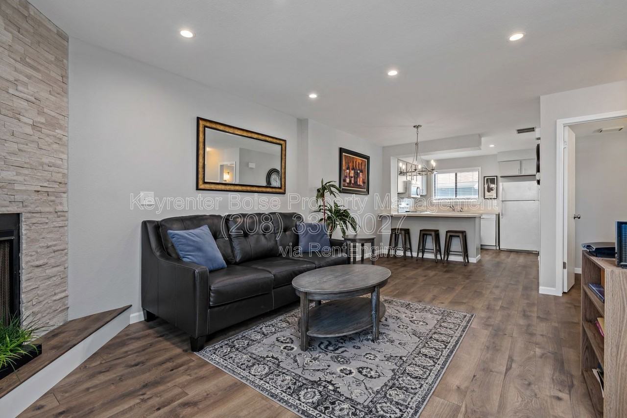 3039 S Cantrell Ln - Photo 6 of 18