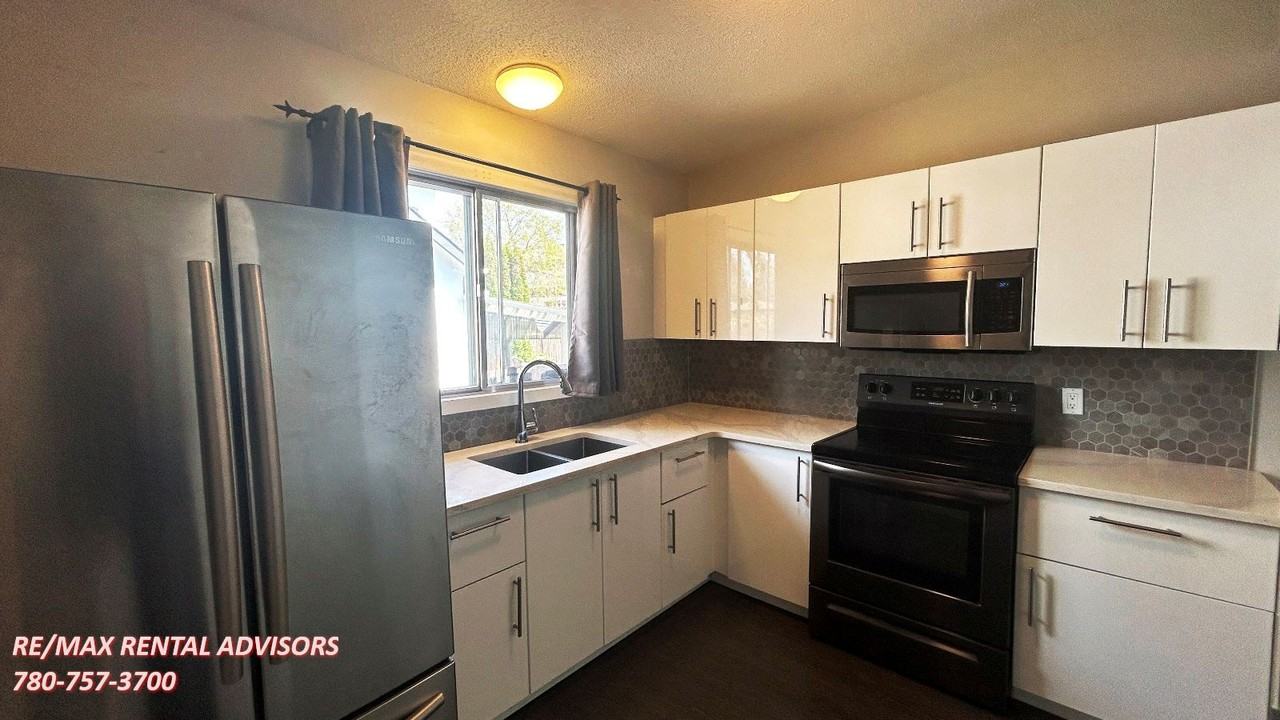 8123 83 Ave Nw - Photo 3 of 19