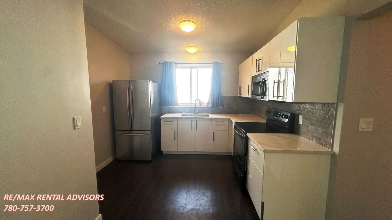 8123 83 Ave Nw - Photo 4 of 19
