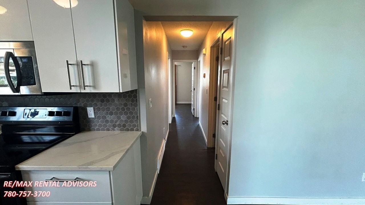 8123 83 Ave Nw - Photo 5 of 19