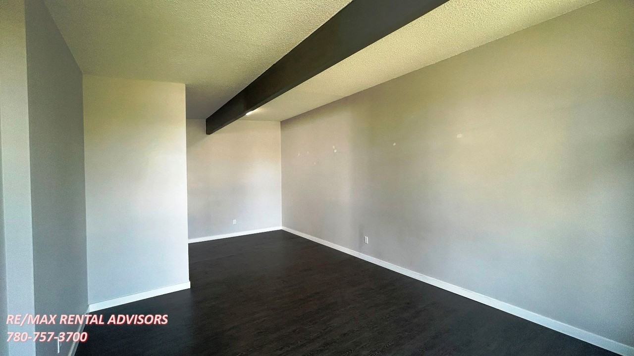 8123 83 Ave Nw - Photo 7 of 19