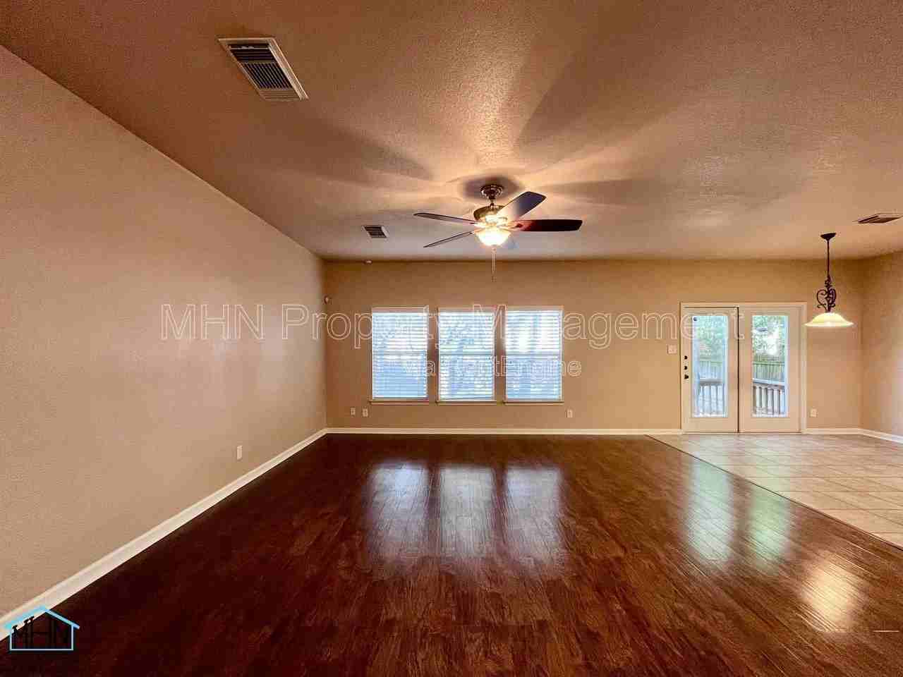 21955 Legend Point Dr - Photo 5 of 36