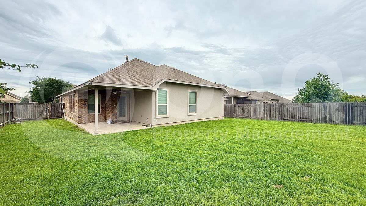 100 Lily Turf Cv - Photo 5 of 27