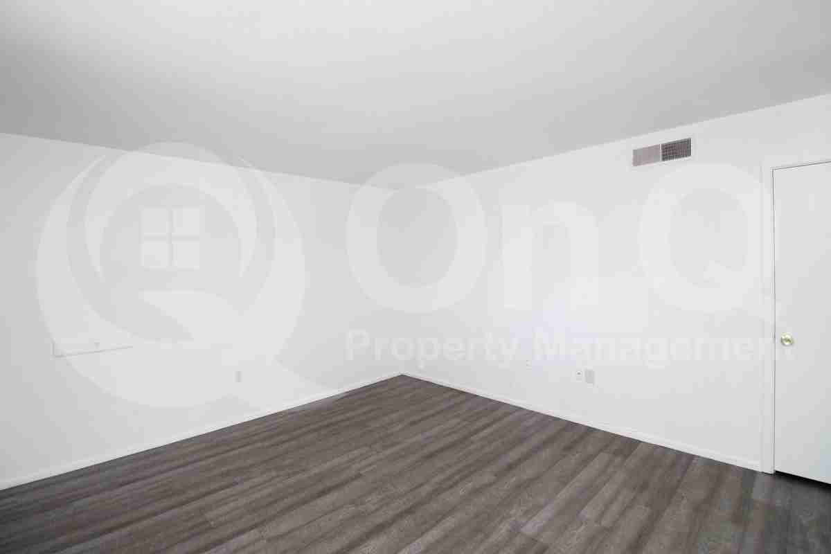 3102 E Cicero St #202 - Photo 4 of 11