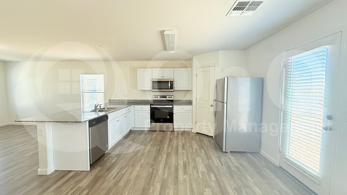 335 E Watson Pl - Photo 3 of 22