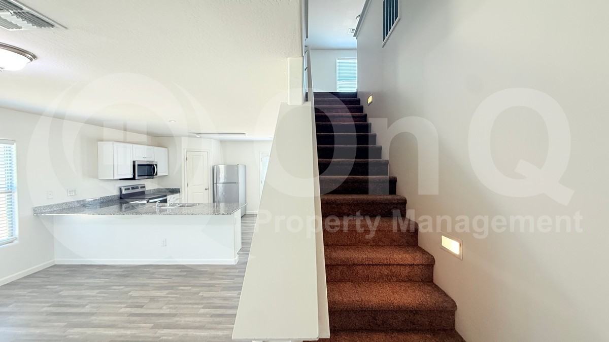 335 E Watson Pl - Photo 4 of 22