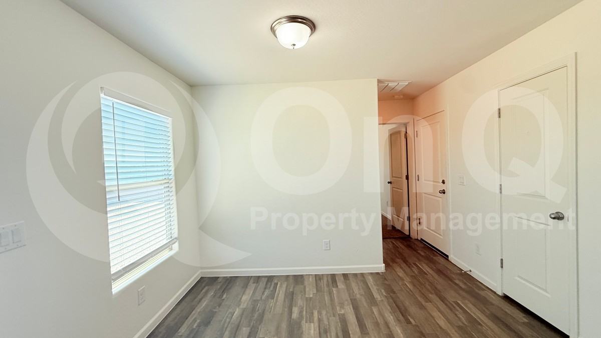 335 E Watson Pl - Photo 5 of 22