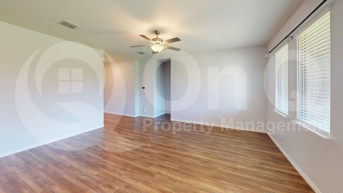 2402 Buchanan Ln - Photo 7 of 16