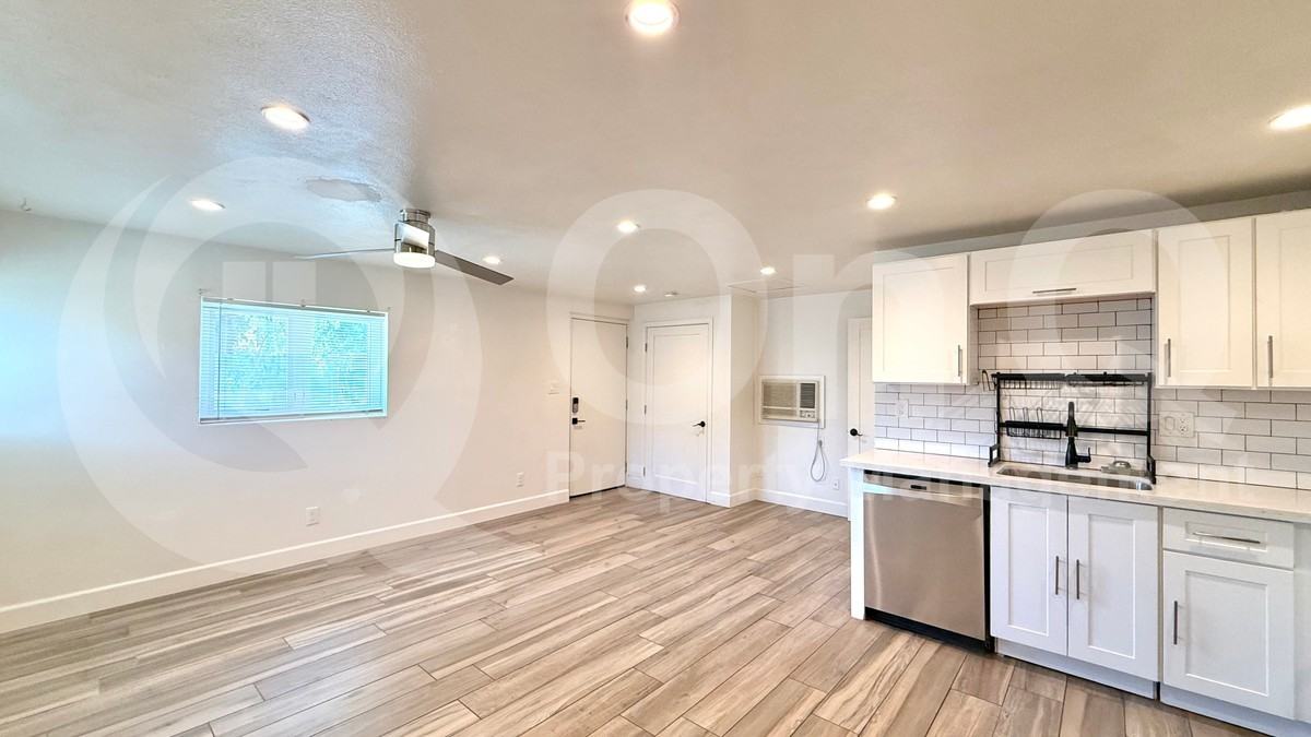 1228 W 5th St #2 - Photo 4 of 11