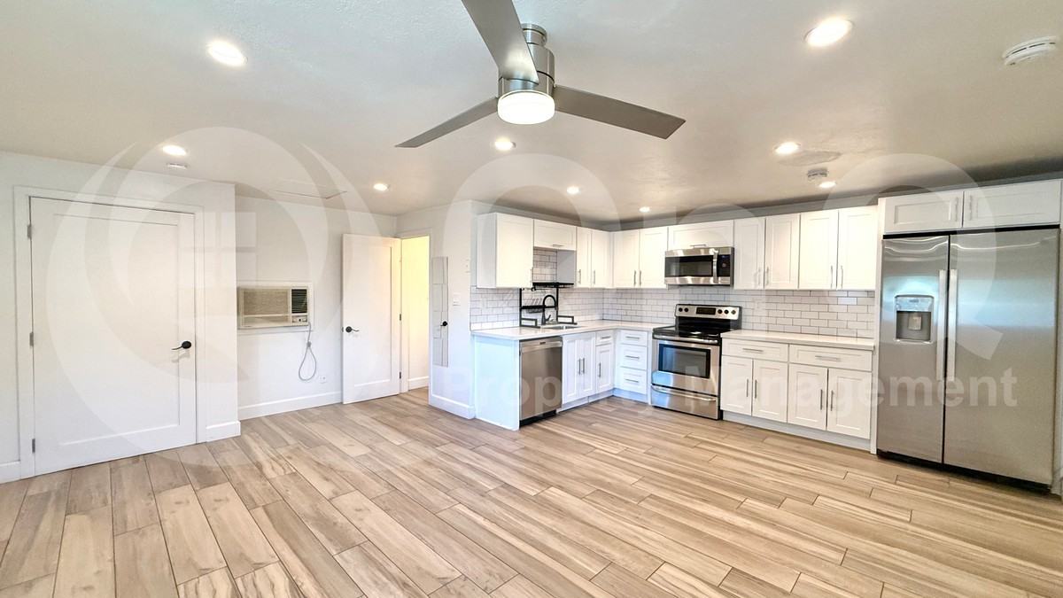 1228 W 5th St #2 - Photo 5 of 11