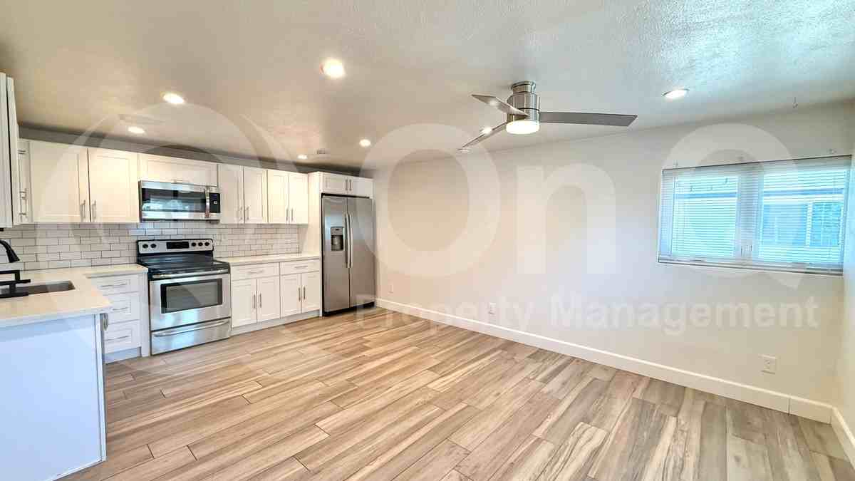 1228 W 5th St #2 - Photo 6 of 11
