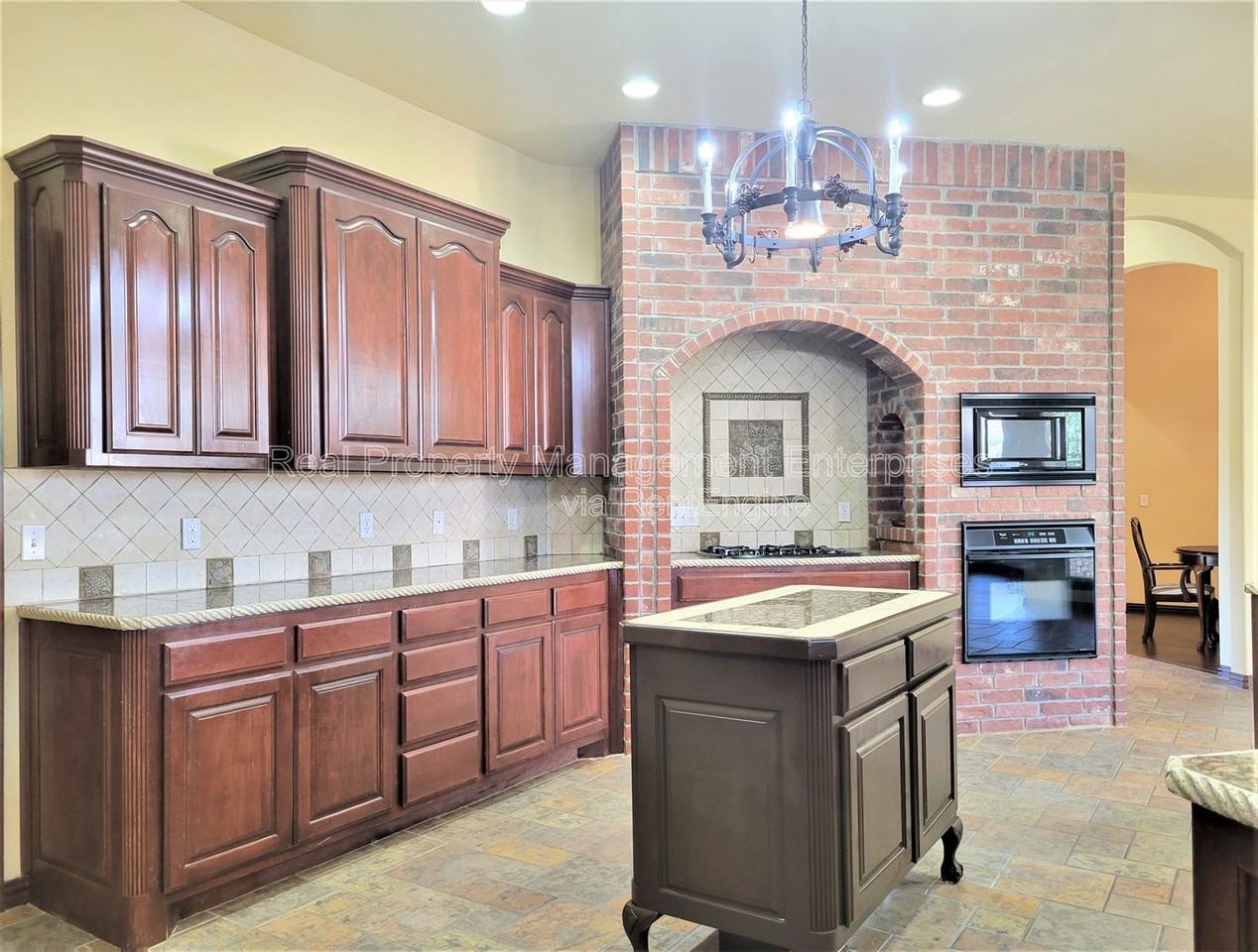 8821 Nw 120th St - Photo 6 of 23