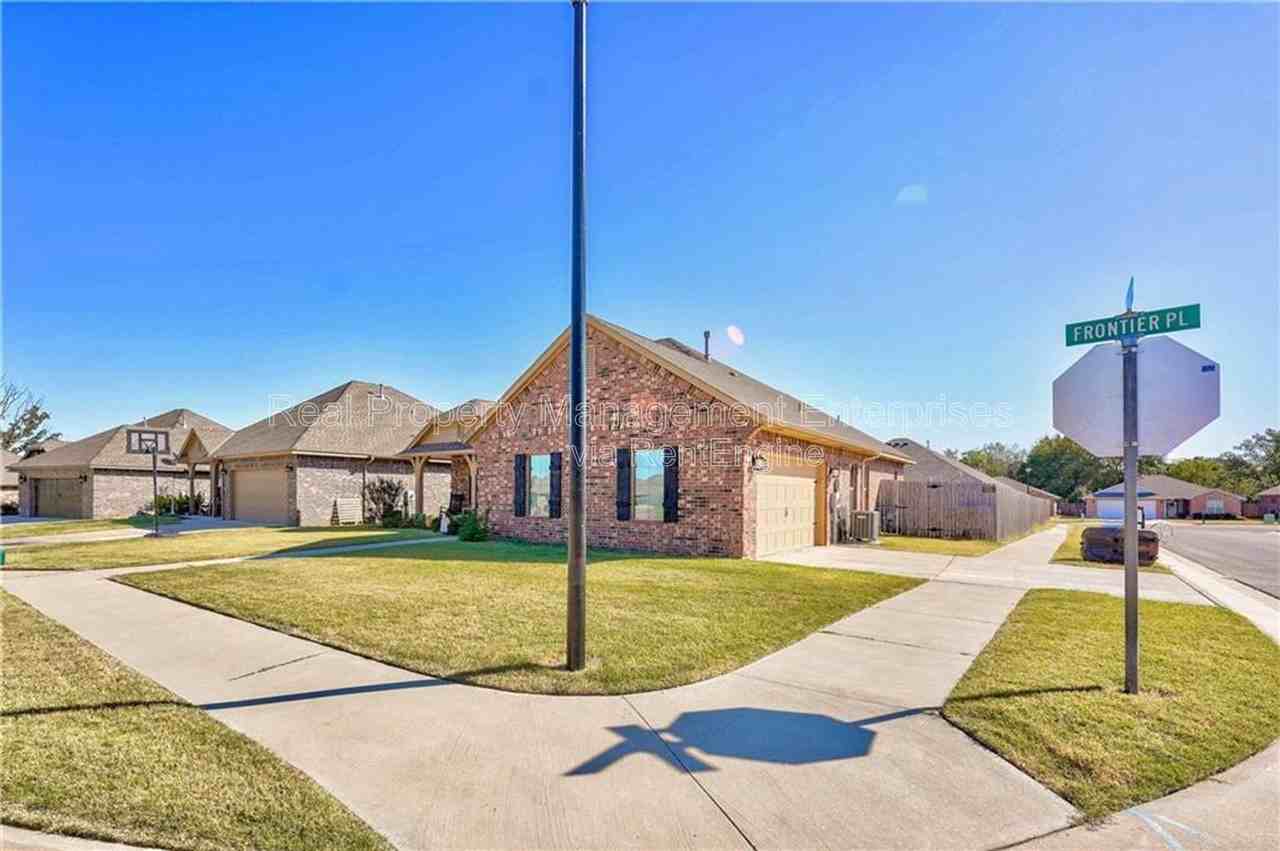 20618 Frontier Pl - Photo 3 of 9