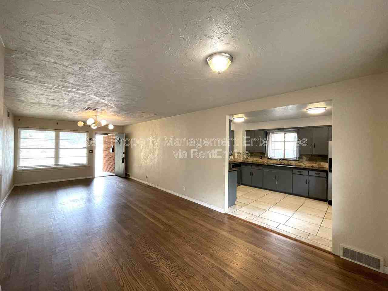 2225 Nw 50th St - Photo 3 of 15