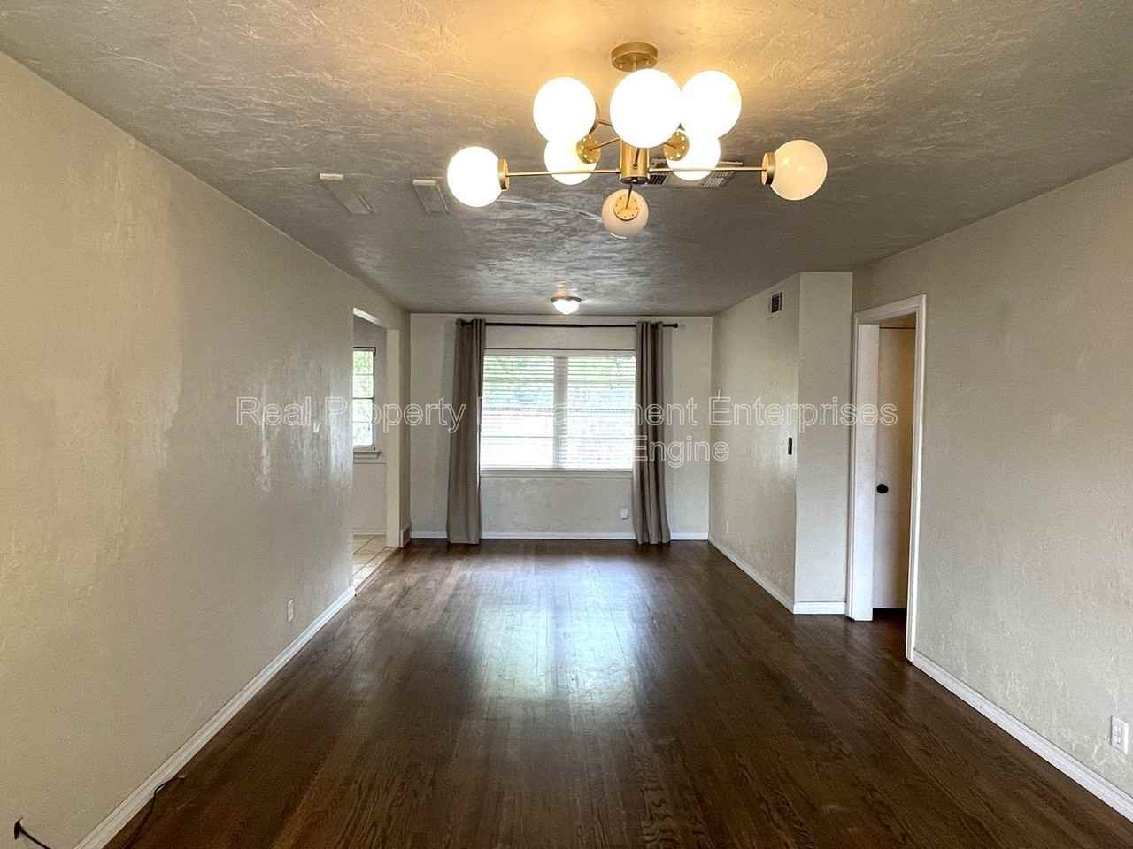2225 Nw 50th St - Photo 4 of 15