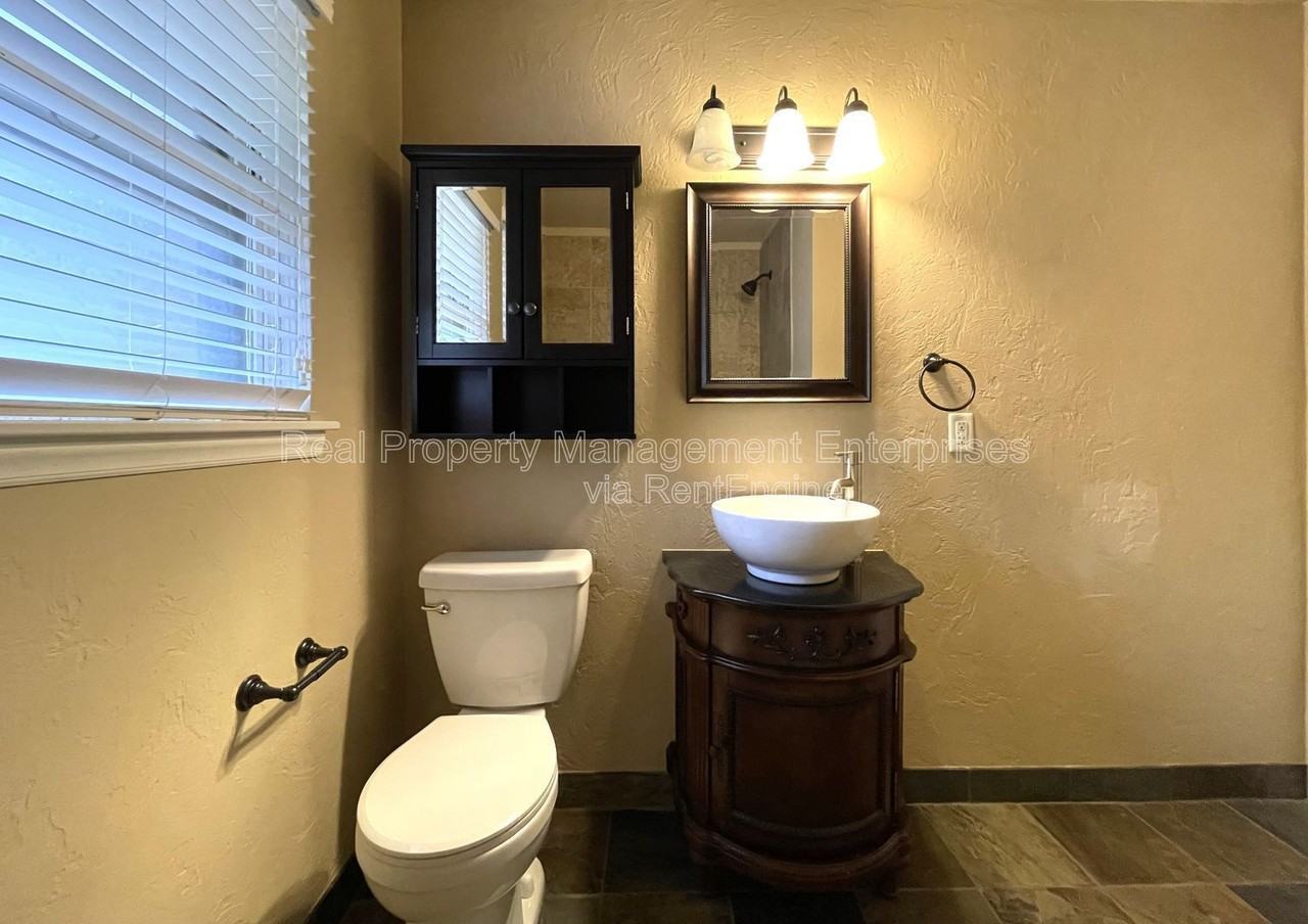 2225 Nw 50th St - Photo 6 of 15