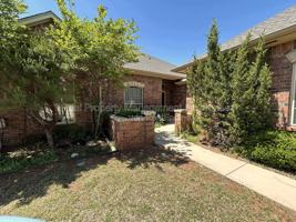 featured image of 10237 Hawthorn Dr